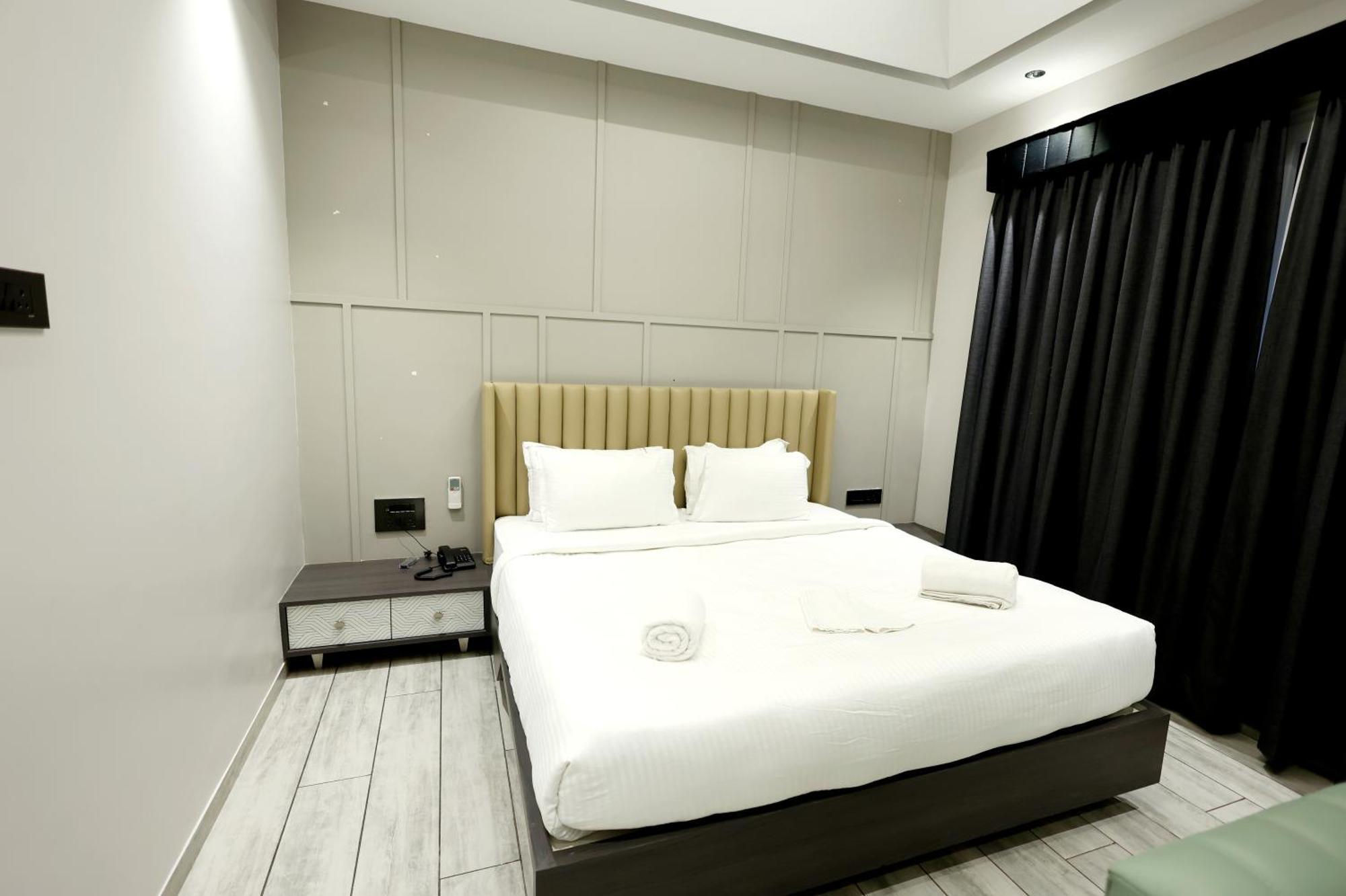 Hotel Statusinn, Ichalkaranji Exterior photo