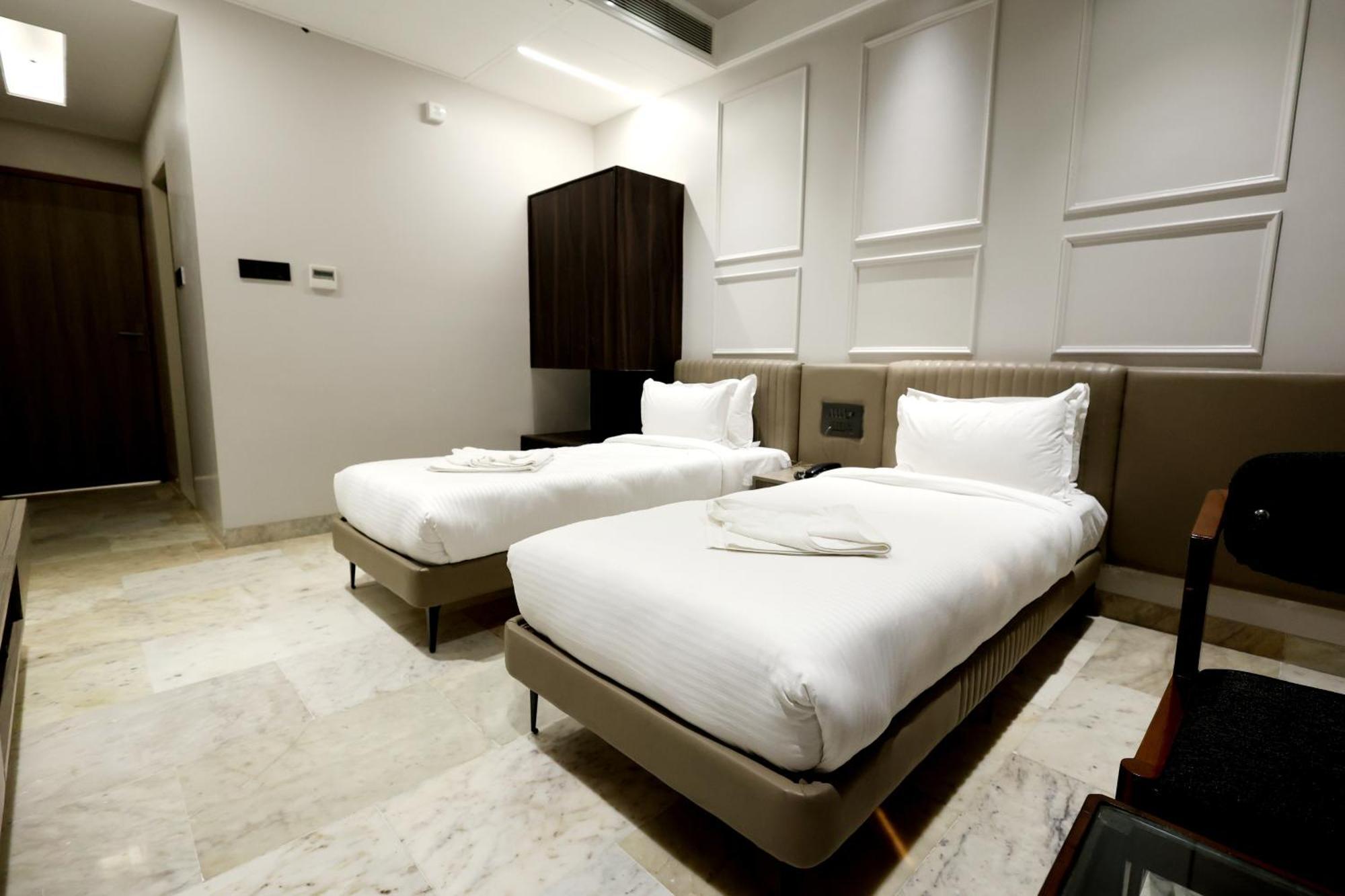 Hotel Statusinn, Ichalkaranji Exterior photo