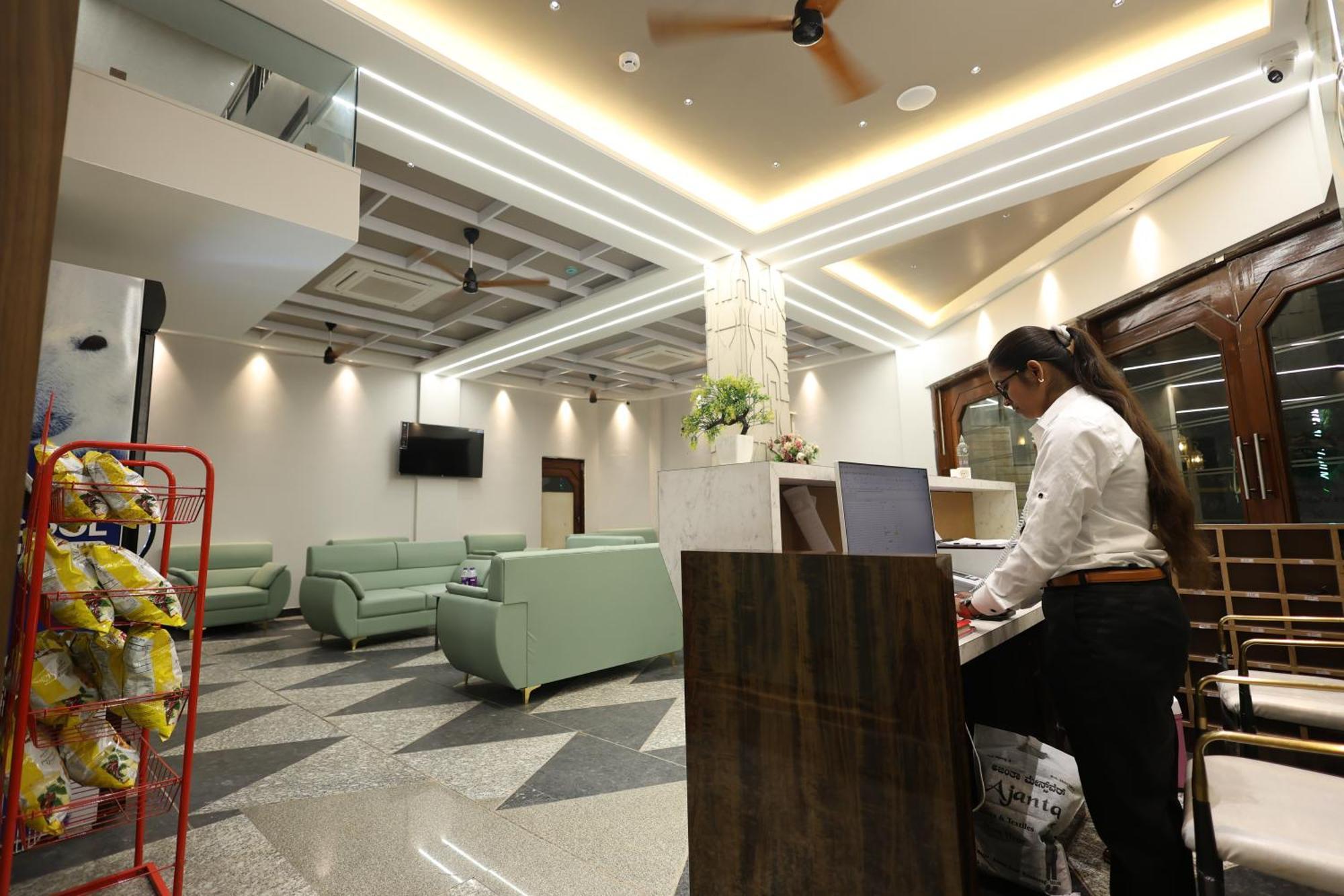 Hotel Statusinn, Ichalkaranji Exterior photo